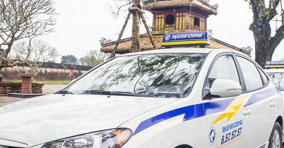 Báo giá quảng cáo trên taxi Thành Công